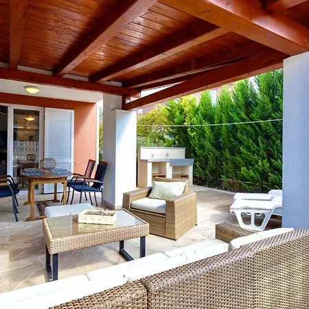 In With Terrace, Air Condition, Wifi, Washing Machine Baska (Krk)