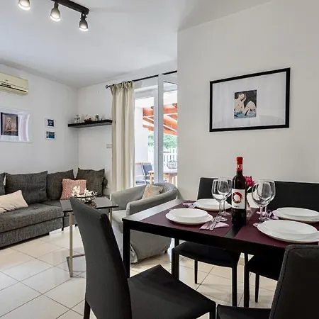 In With Terrace, Air Condition, Wifi, Washing Machine *