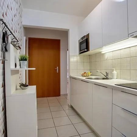 In With Terrace, Air Condition, Wifi, Washing Machine Apartment