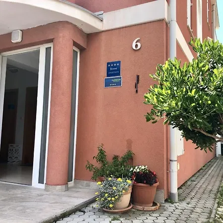 In With Terrace, Air Condition, Wifi, Washing Machine Apartment