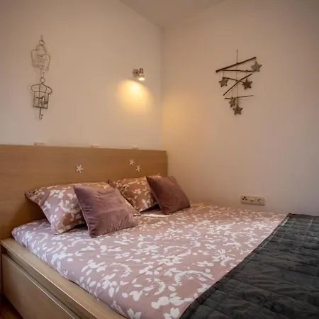 Apartment In With Terrace, Air Condition, Wifi, Washing Machine Baska (Krk)