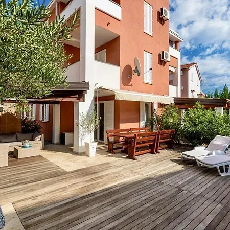 In With Terrace, Air Condition, Wifi, Washing Machine Apartment *
